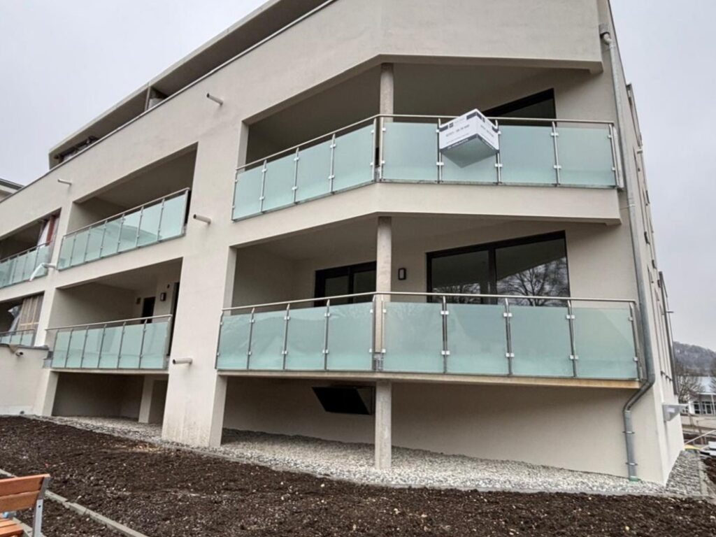 Edelstahl-Glas-Brüstung